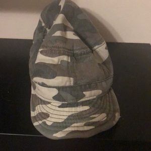 Army print mass state trooper hat.